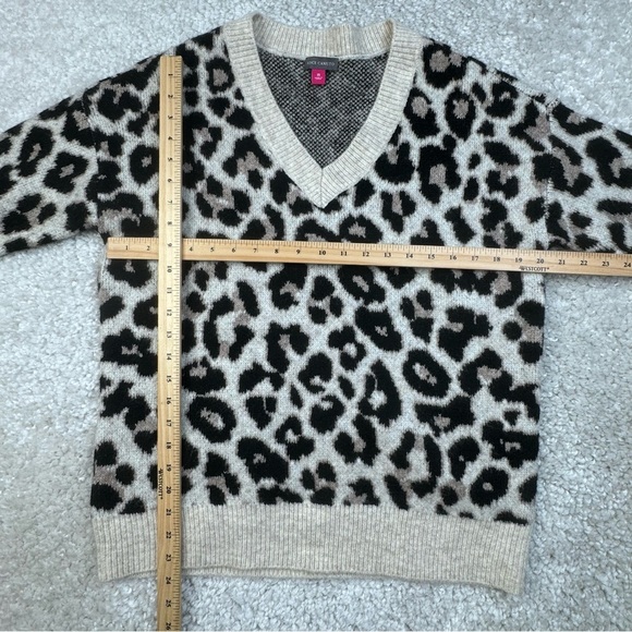 Vince Camuto Leopard Cheetah Print Soft Cozy Sweater. Vneck oversized XS - Picture 7 of 7